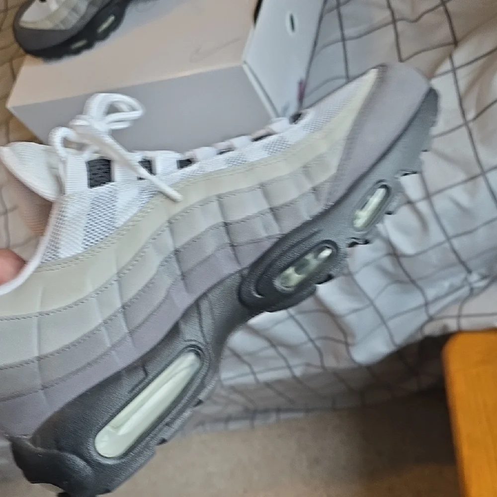 Nike Air Max 95 Gray White Sneakers - Picture 10 of 11